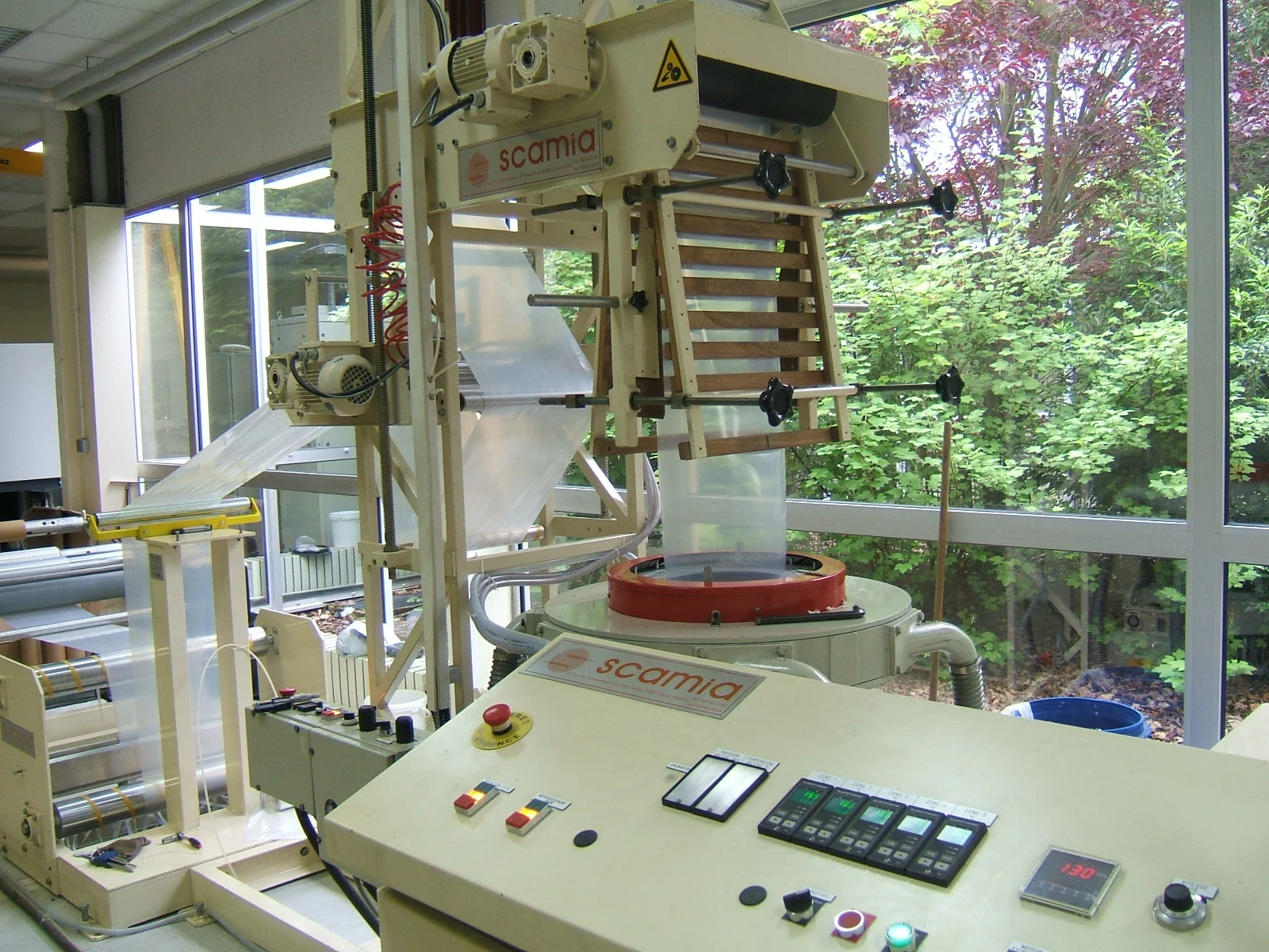Ligne pilote d’extrusion de film. Halle technologique du CRITT Polymères.